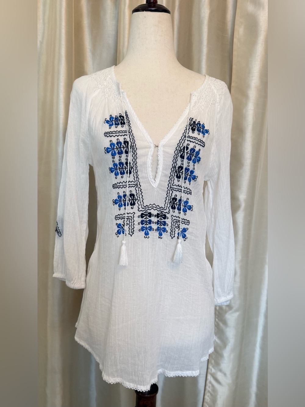 Joie Embroidered Long Sleeve Blouse EUC Size XS